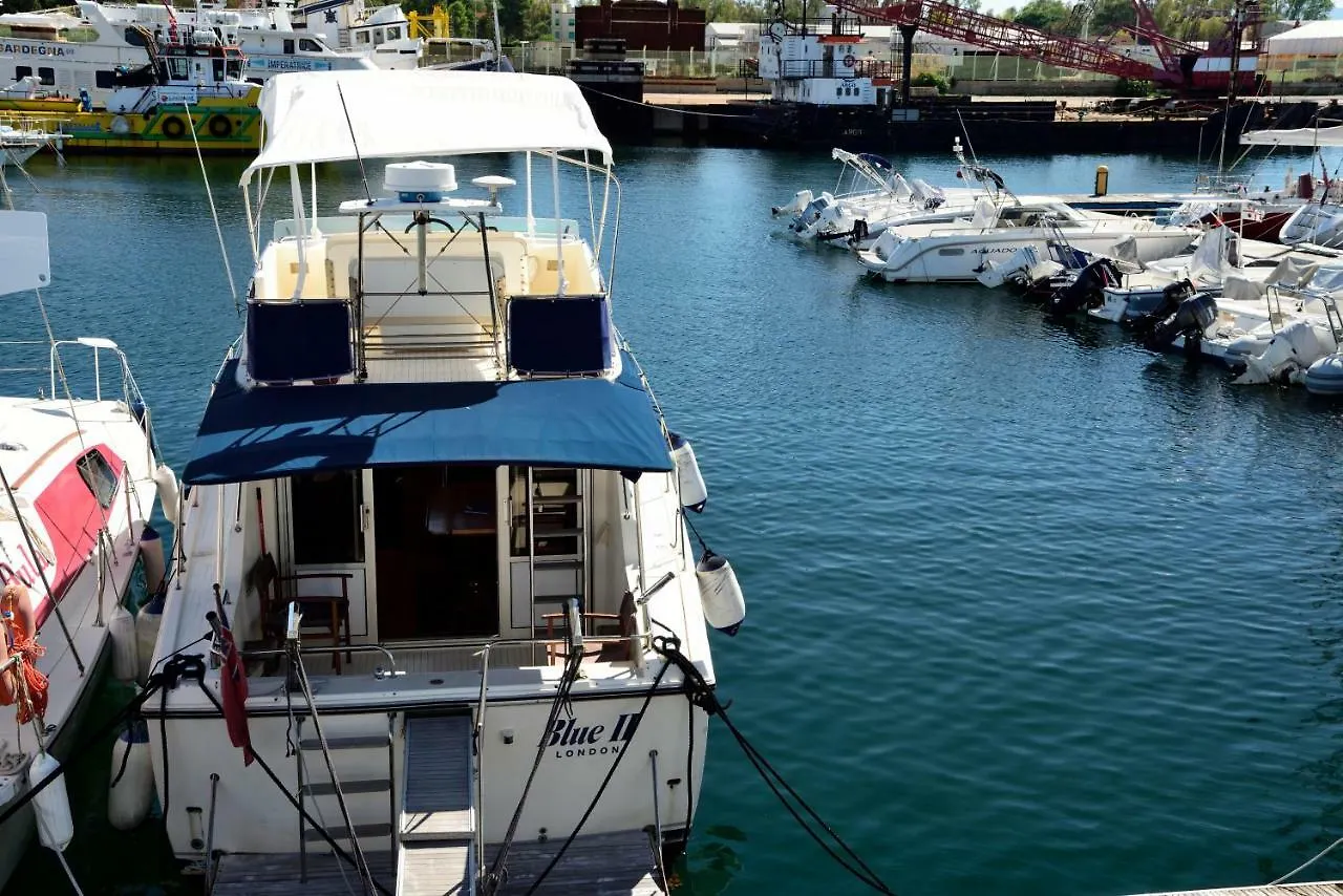 بوتيل فندق أرباتاكْسْفي  Blue II Yacht
