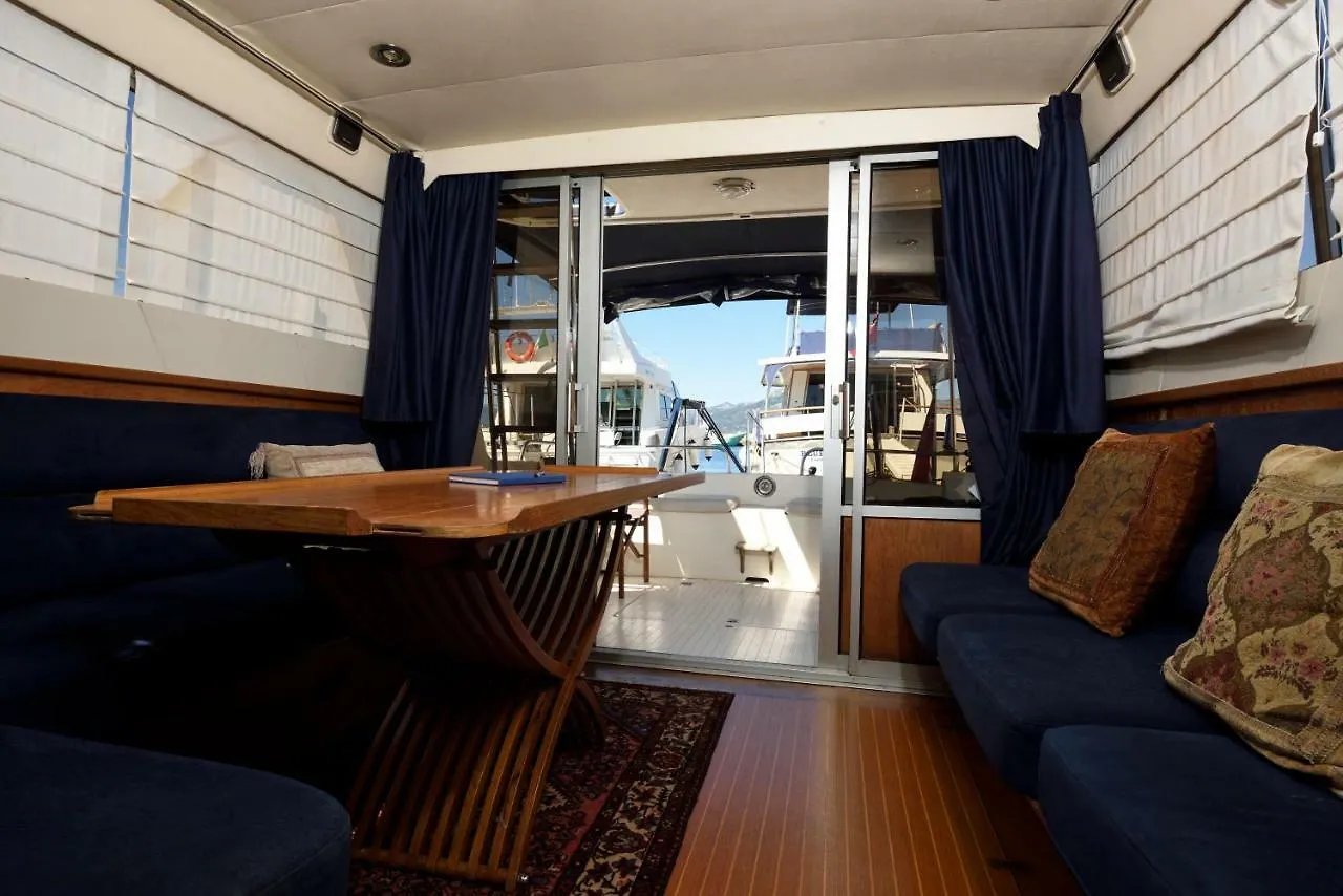 فندق أرباتاكْسْفي  Blue II Yacht إيطاليا