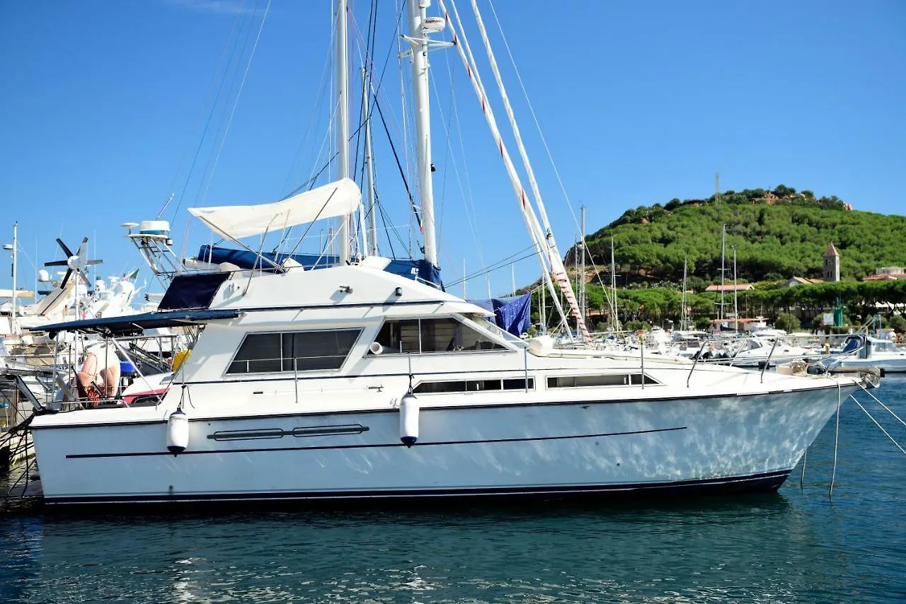 فندق أرباتاكْسْفي  Blue II Yacht 4*, أرباتاكْسْ إيطاليا
